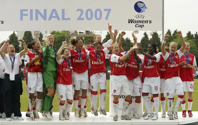 Arsenal win the Women's Cup