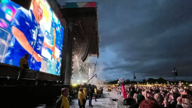 Crowd watching Sam Fender.
