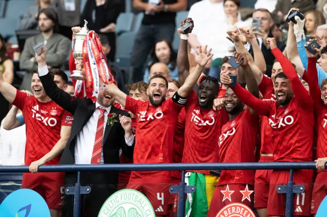 Aberdeen captain Graeme Shinnie lifts the Scottish Cup