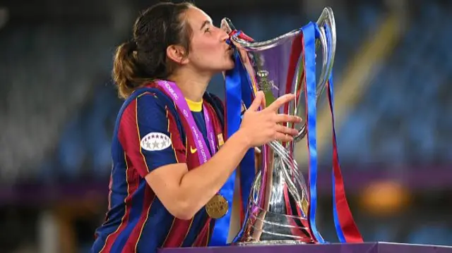 Mariona Caldentey of FC Barcelona kisses the UEFA Women's Champions League trophy after victory