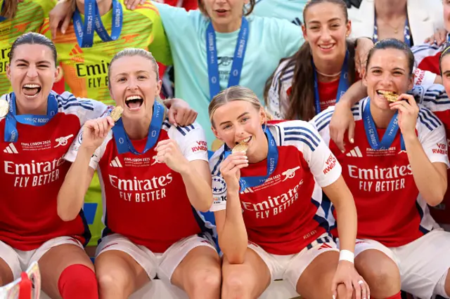 Leah Williamson and Chloe Kelly of Arsenal bite their winners medals