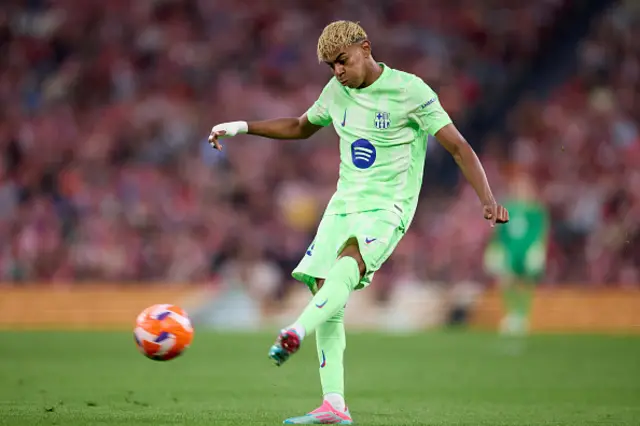 Lamine Yamal of FC Barcelona with the ball