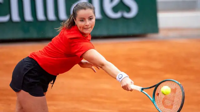 Jodie Burrage of Great Britain during a practice session on Court Simonne-Mathieu