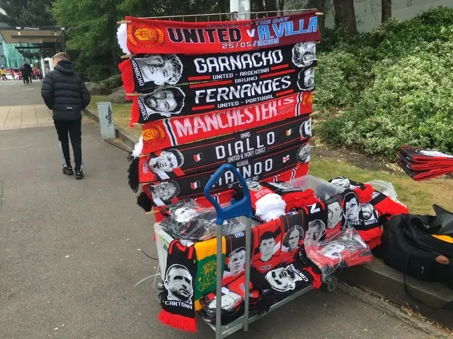 Manchester United scarves