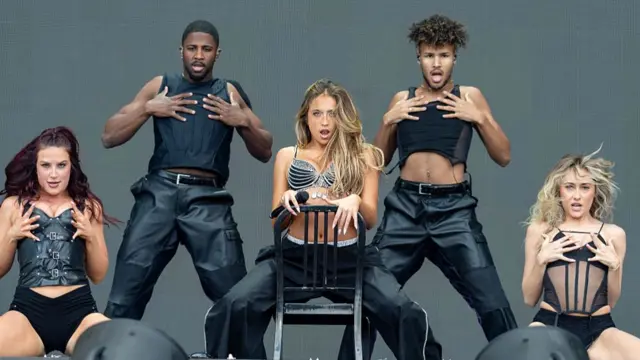 Tate McRae and dancers