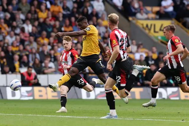 Marshall Munetsi of Wolverhampton Wanderers scores his team's first goa