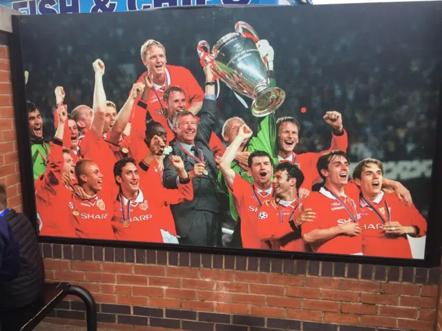 Manchester United win the Champions League