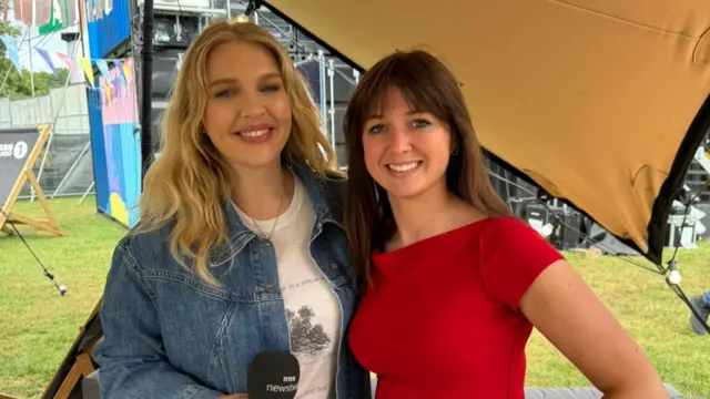 Self Esteem and Newsbeat reporter Eleanor Doyle