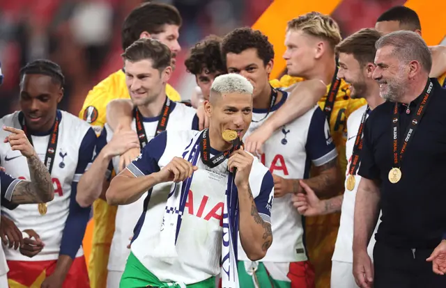 Richarlison bites his medal after Tottenham win the 2025 Europa League