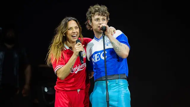 Tom Grennan and Mel C on stage.