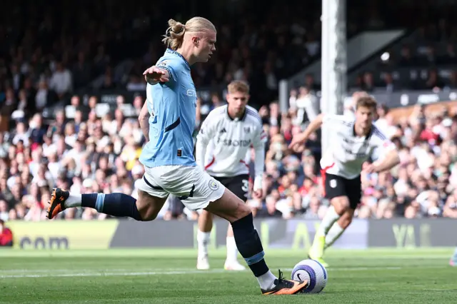 Manchester City's Norwegian striker #09 Erling Haaland scores their second goal