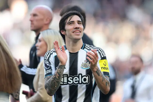 Sandro Tonali celebrating