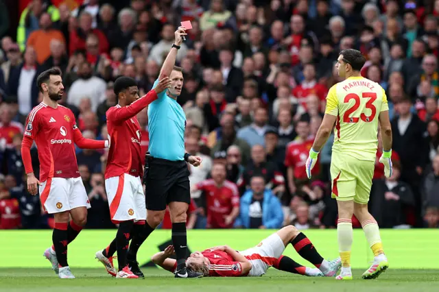 Referee, Thomas Bramall shows a red card to Emiliano Martinez of Aston Villa after fouling Rasmus Hojlund o
