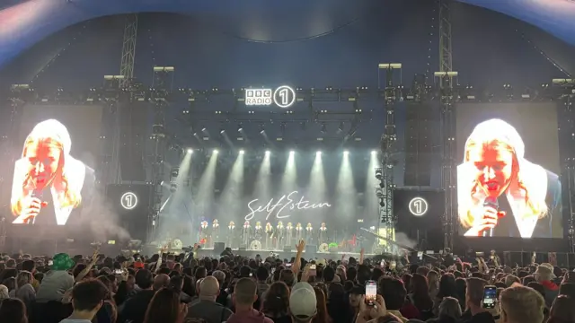 Self Esteem playing Big Weekend