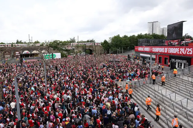Crowd outside Emirates Stadium