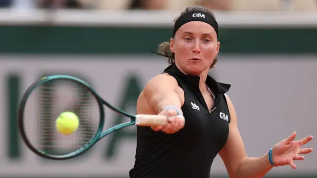 Carole Monnet plays a forehand