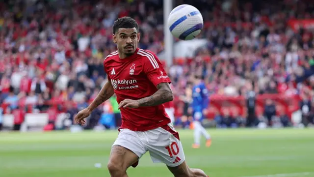 Morgan Gibbs-White in action against Chelsea