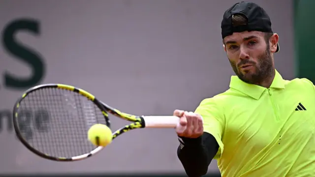 Jacob Fearnley plays a forehand return