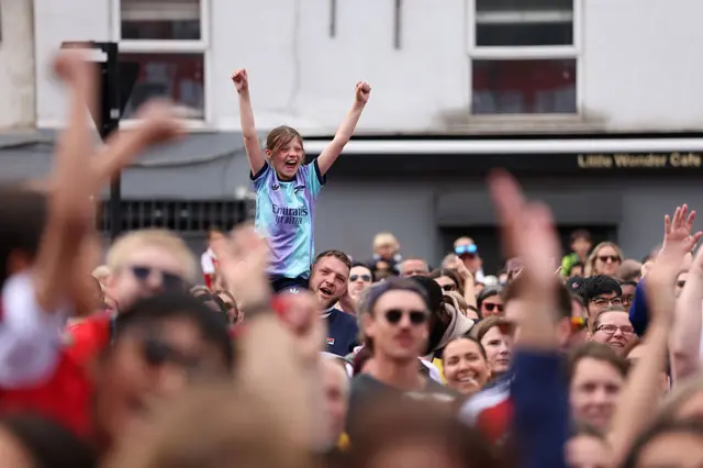 Arsenal fans celebrate