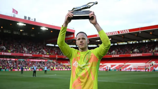 Sels with the Golden Glove award