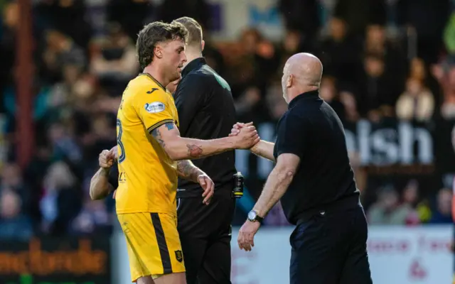 Robbie Muirhead shakes hands with David Martindale
