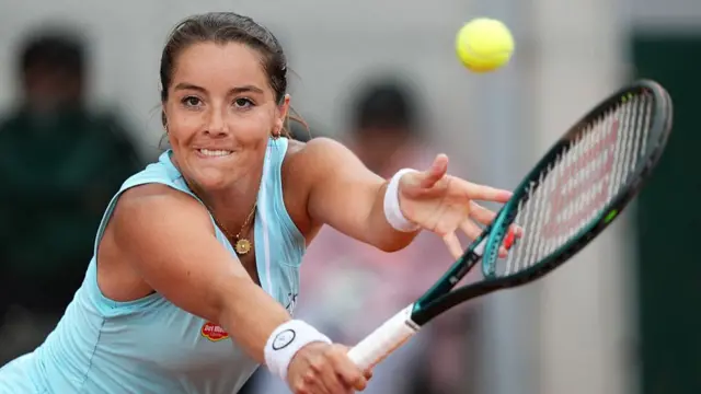 Jodie Burrage plays a backhand return