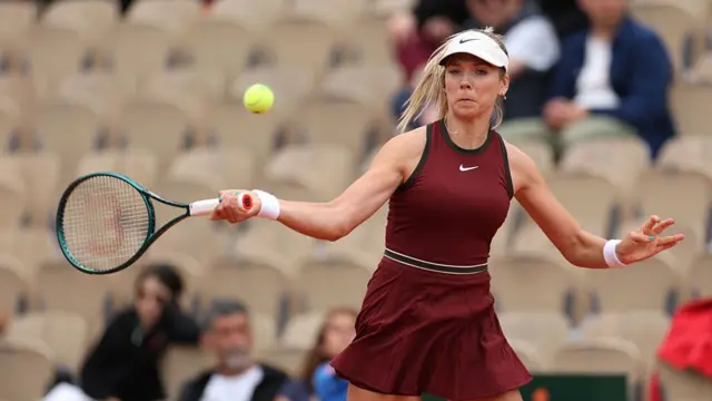 Katie Boulter plays a forehand