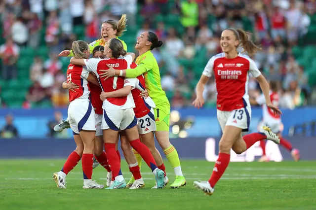 Arsenal Women celebrate