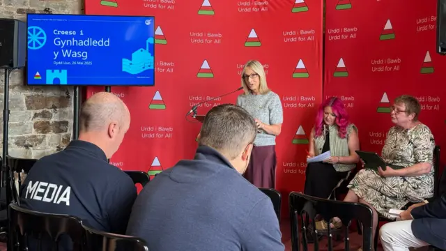 Sian Lewis, Prif Weithredwr yr Urdd