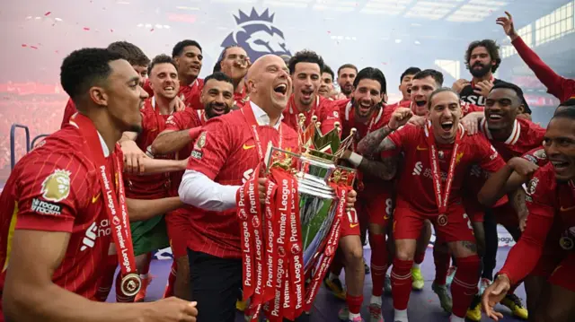 Arne Slot lifts Premier League title