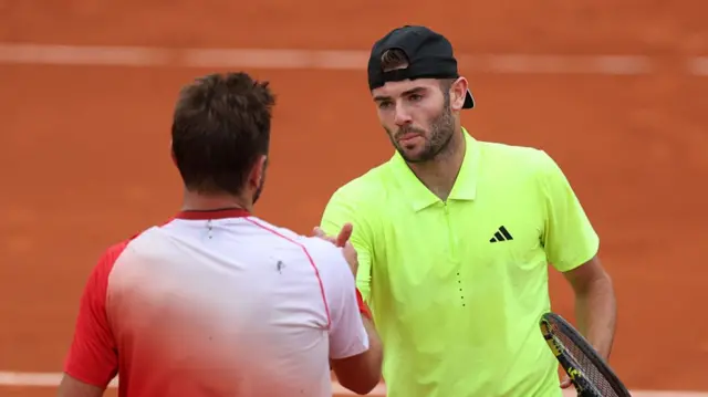 Jacob Fearnley greets Stan Wawrinka