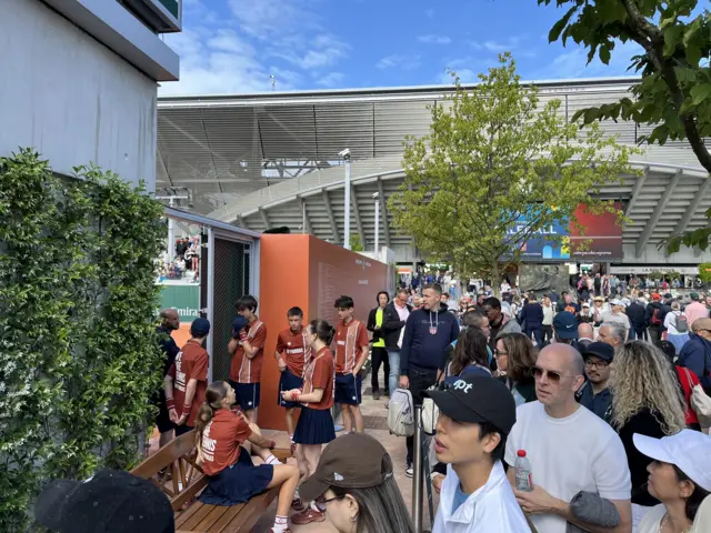 Fans queue outside Emma Raducanu's court