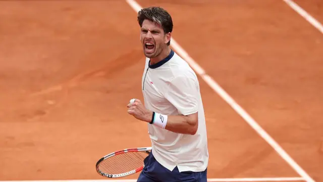 Cameron Norrie celebrates a hold of serve