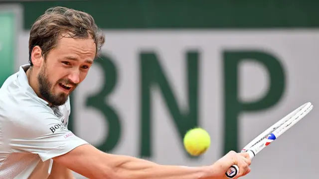 Daniil Medvedev plays a slice