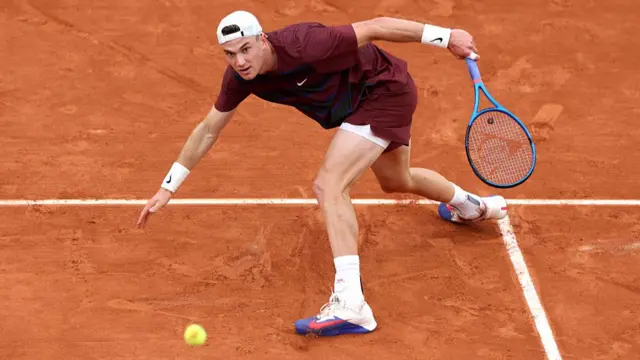 Jack Draper plays a backhand slice