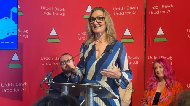 Lowri Morgan yn yr Eisteddfod