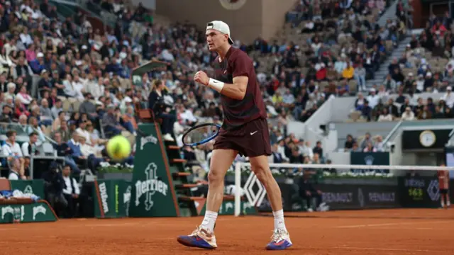 Jack Draper celebrates a break of serve