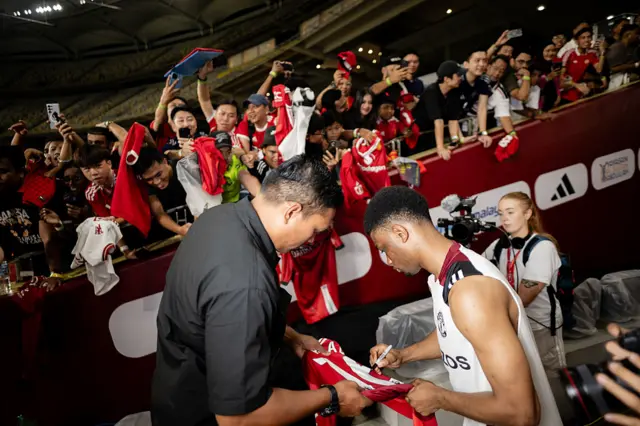 Amad Diallo signs a Manchester United shirt