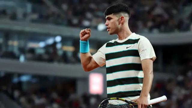 Carlos Alcaraz celebrates winning a set