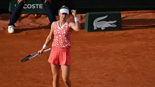 Jil Teichmann clenches her fist