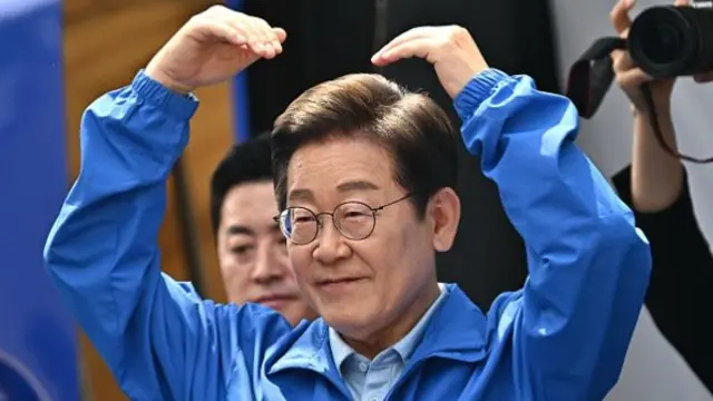 Lee Jae-myung, the presidential candidate of the Democratic Party, gestures during an election campaign event in Suwon, Gyeonggi province on May 26, 2025.