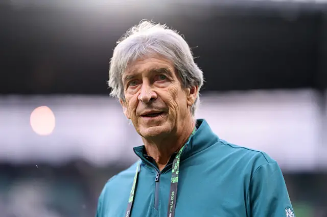 Manuel Pellegrini, Head Coach of Real Betis, looks on