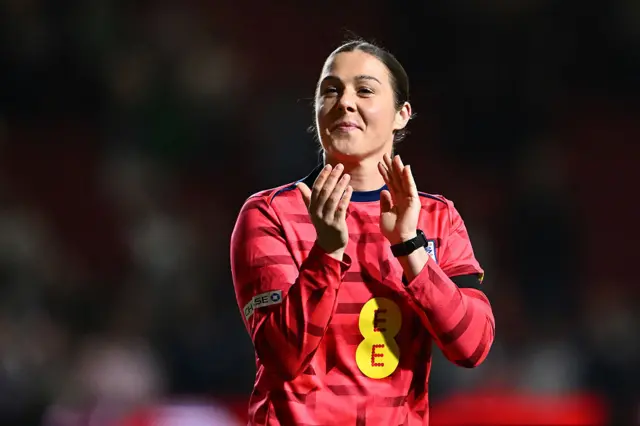 Mary Earps clapping