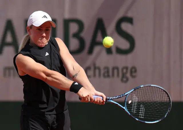 Sonay Kartal hits a backhand
