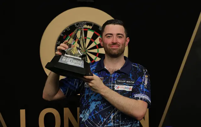 Luke Humphries with the 2025 Premier League Darts trophy