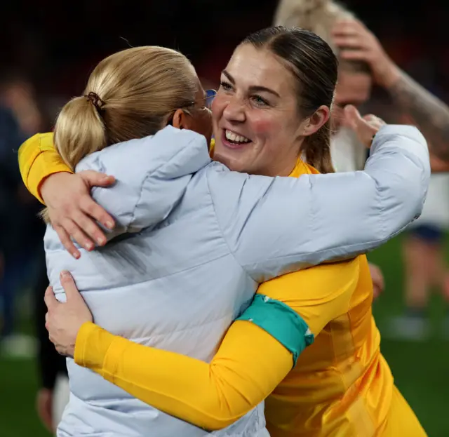 Mary Earps and Sarina Wiegman hugging