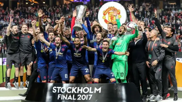 Manchester United lift the Europa League trophy in 2017