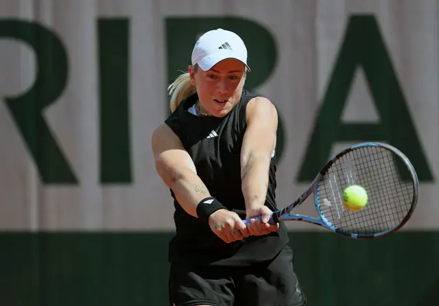 Sonay Kartal hits a backhand
