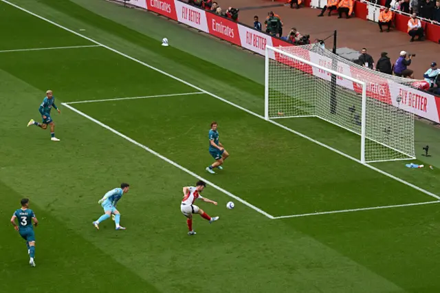 Declan Rice of Arsenal scores his team's first goal