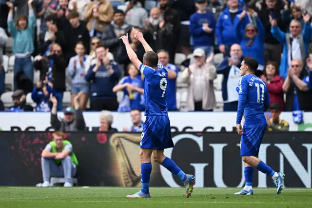 Jamie Vardy of Leicester City celebrates